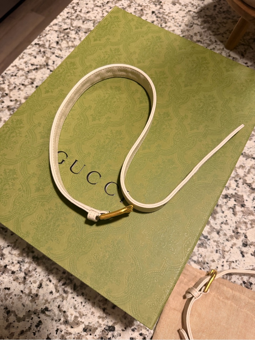 Gucci Ivory Leather Shoulder Bag with Gold Chain - Picture 3 of 3